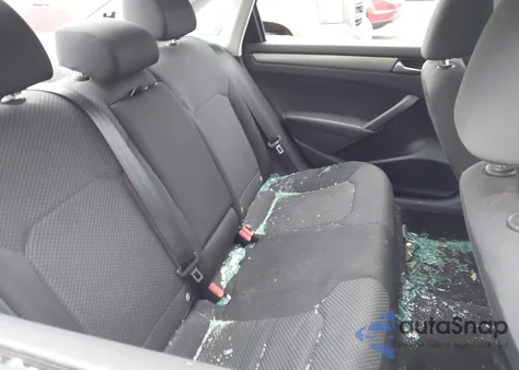 2012 Volkswagen Passat 2.5L S z USA, uszkodzony, nr VIN 1VWAP7A35CC062544